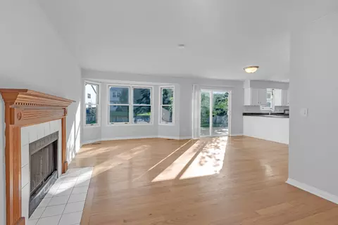 Living - 1917 Chestnut Grove Dr, Plainfield, IL 60586 photo 3 of 4