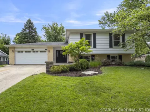 Exterior - 1881 Cambridge Ln, Wheaton, IL 60189 photo 2 of 7