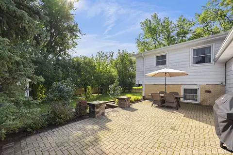 Exterior - 1881 Cambridge Ln, Wheaton, IL 60189 photo 6 of 7