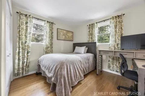 Bedroom - 1881 Cambridge Ln, Wheaton, IL 60189 photo 3 of 4