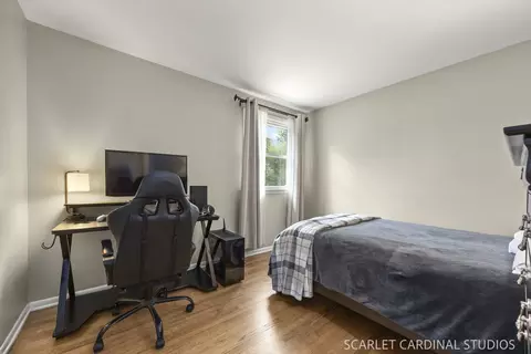 Bedroom - 1881 Cambridge Ln, Wheaton, IL 60189 photo 2 of 4