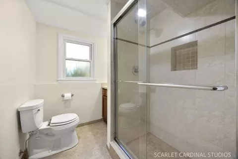 Bath - 1881 Cambridge Ln, Wheaton, IL 60189 photo 4 of 4