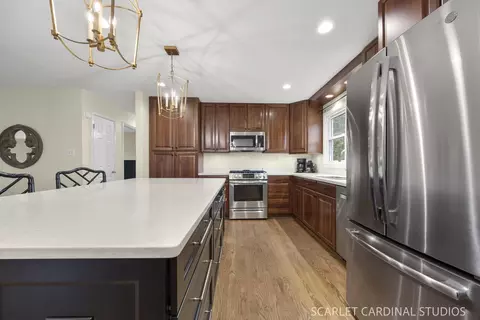 Kitchen - 1881 Cambridge Ln, Wheaton, IL 60189 photo 2 of 3