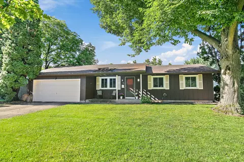 85 Sherbon Ln, Crystal Lake, IL 60014