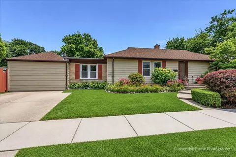 143 Woodstock Ave, Clarendon Hills, IL 60514
