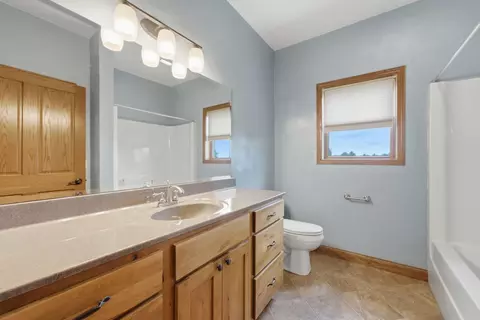 Bath - 2127 75th Ave, Aledo, IL 61231 photo 3 of 5