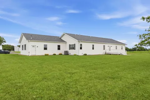 Exterior - 2127 75th Ave, Aledo, IL 61231 photo 4 of 6
