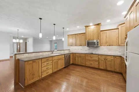 Kitchen - 2127 75th Ave, Aledo, IL 61231 photo 4 of 4