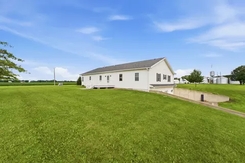 Exterior - 2127 75th Ave, Aledo, IL 61231 photo 2 of 6