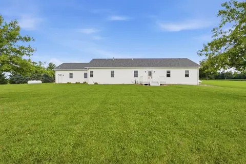 Exterior - 2127 75th Ave, Aledo, IL 61231 photo 3 of 6