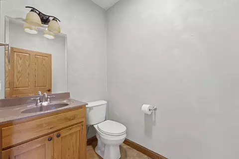 Bath - 2127 75th Ave, Aledo, IL 61231 photo 4 of 5