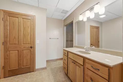 Bath - 2127 75th Ave, Aledo, IL 61231 photo 5 of 5