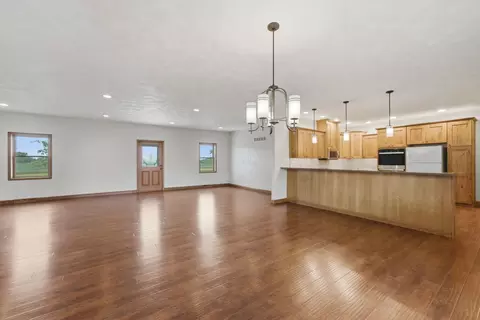 Living - 2127 75th Ave, Aledo, IL 61231 photo 3 of 4