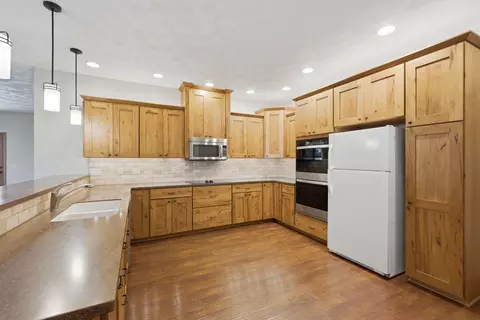 Kitchen - 2127 75th Ave, Aledo, IL 61231 photo 3 of 4