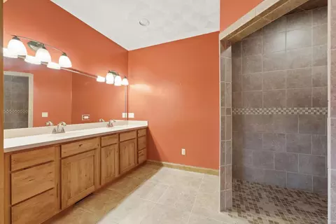 Bath - 2127 75th Ave, Aledo, IL 61231 photo 1 of 5
