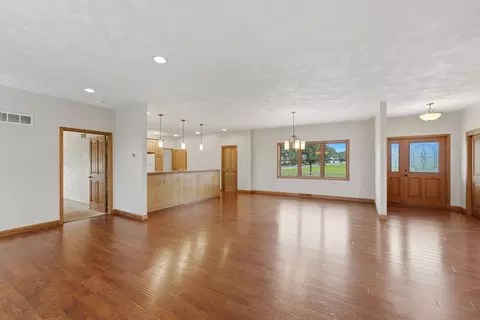 Living - 2127 75th Ave, Aledo, IL 61231 photo 1 of 4