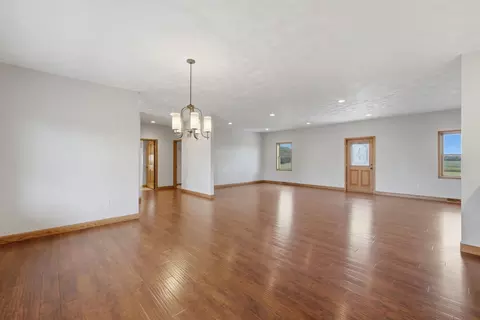 Living - 2127 75th Ave, Aledo, IL 61231 photo 2 of 4