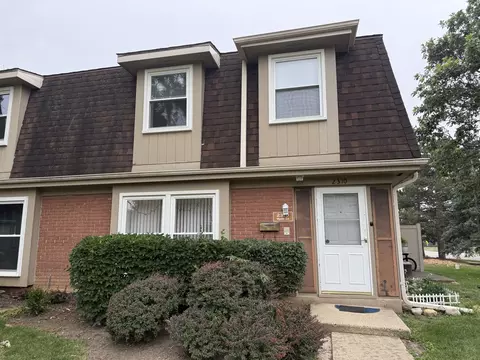 2310 Hyde Ct, Schaumburg, IL 60194