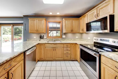 Kitchen - 24902 W Ambrose Rd, Plainfield, IL 60585 photo 3 of 3