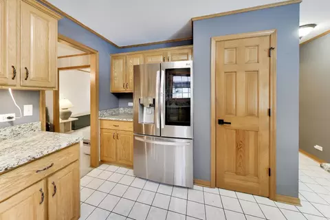 Kitchen - 24902 W Ambrose Rd, Plainfield, IL 60585 photo 2 of 3