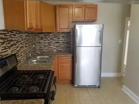 Kitchen - 331 W 76th St, Chicago, IL 60620 photo 2 of 5