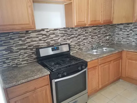 Kitchen - 331 W 76th St, Chicago, IL 60620 photo 4 of 5