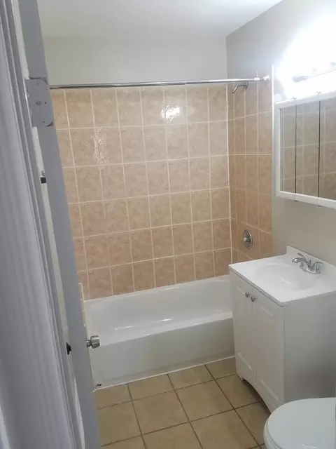Bath - 331 W 76th St, Chicago, IL 60620 photo 1 of 2