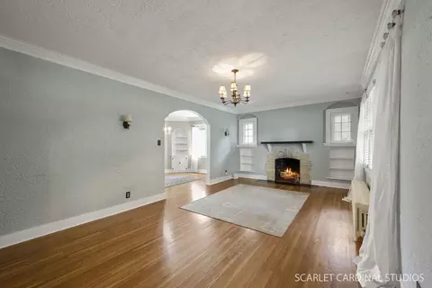Living - 821 Howard St, Wheaton, IL 60187 photo 2 of 4