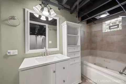 Bath - 821 Howard St, Wheaton, IL 60187 photo 3 of 3