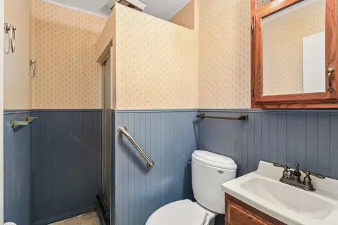 Bath - 2206 Hawk Ln, Rolling Meadows, IL 60008 photo 3 of 3
