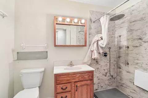 Bath - 2206 Hawk Ln, Rolling Meadows, IL 60008 photo 1 of 3