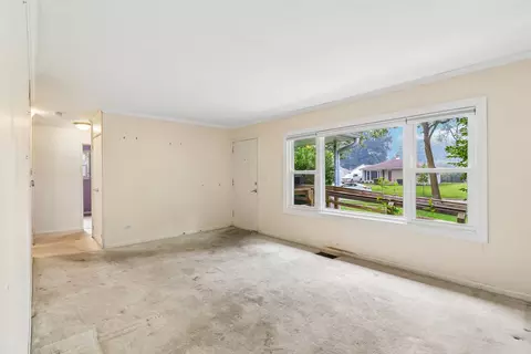 Living - 2206 Hawk Ln, Rolling Meadows, IL 60008 photo 1 of 5