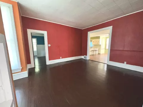 Living - 419-421 N Spring St, Elgin, IL 60120 photo 4 of 11