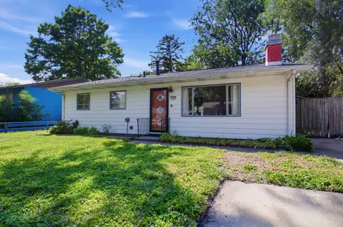 1709 Crescent Dr, Champaign, IL 61821 photo 3