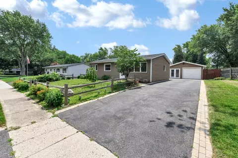 18595 W Pamela Pl, Gurnee, IL 60031
