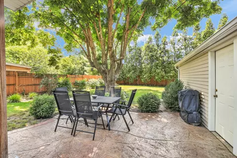 Exterior - 901 E Fairview Dr, Tuscola, IL 61953 photo 7 of 17