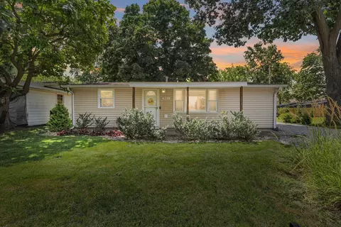 Exterior - 901 E Fairview Dr, Tuscola, IL 61953 photo 1 of 17