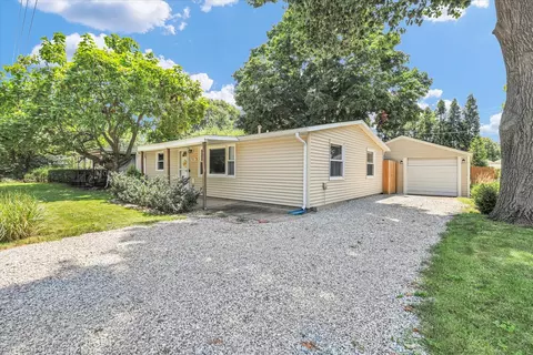Exterior - 901 E Fairview Dr, Tuscola, IL 61953 photo 4 of 17