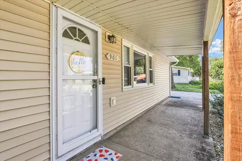 Exterior - 901 E Fairview Dr, Tuscola, IL 61953 photo 6 of 17