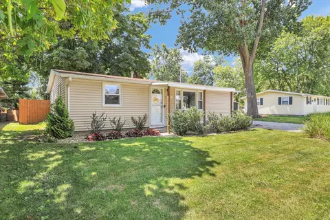 Exterior - 901 E Fairview Dr, Tuscola, IL 61953 photo 2 of 17
