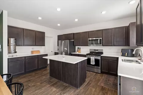 Kitchen - 25417 W Ryan Ln, Plainfield, IL 60586 photo 2 of 7