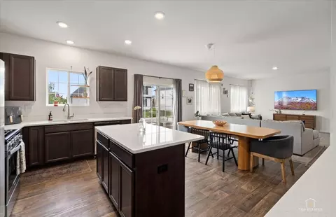 Kitchen - 25417 W Ryan Ln, Plainfield, IL 60586 photo 4 of 7