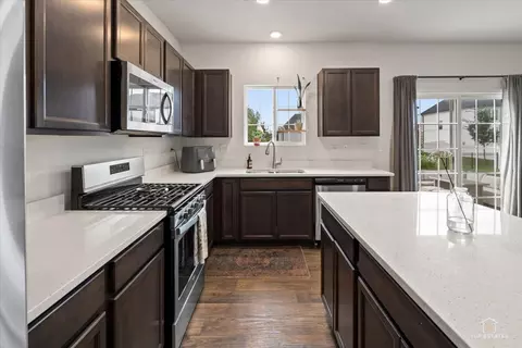 Kitchen - 25417 W Ryan Ln, Plainfield, IL 60586 photo 6 of 7