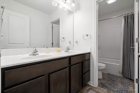 Bath - 25417 W Ryan Ln, Plainfield, IL 60586 photo 1 of 1