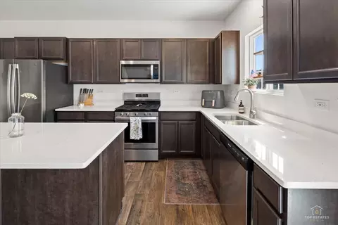 Kitchen - 25417 W Ryan Ln, Plainfield, IL 60586 photo 3 of 7