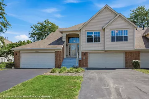 30 W015 Juniper Ct #30W015, Warrenville, IL 60555