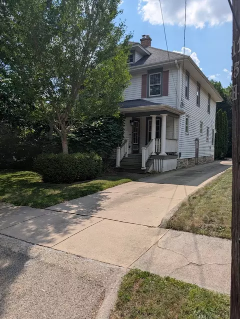 219 S Highland Ave, Rockford, IL 61104