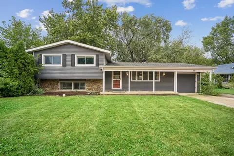 118 Dartmoor Dr, Crystal Lake, IL 60014