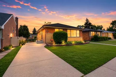 3741 Main St, Skokie, IL 60076