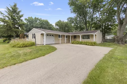 1403 Comanche Dr, Rockford, IL 61107